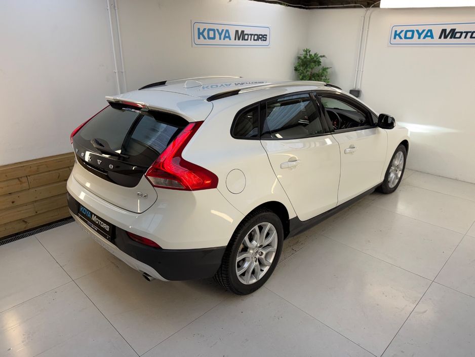 2017 Volvo V40