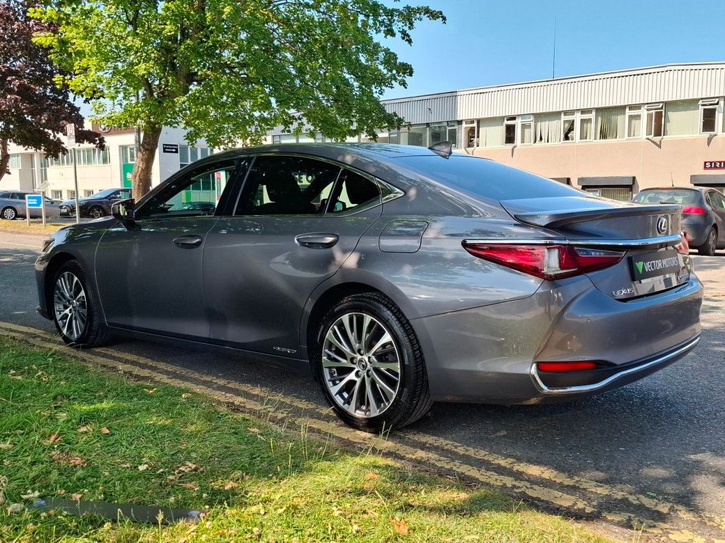 2021 Lexus ES 300h