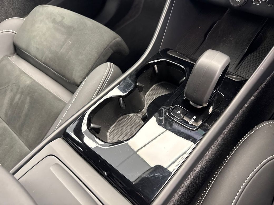 2025 Volvo EX40