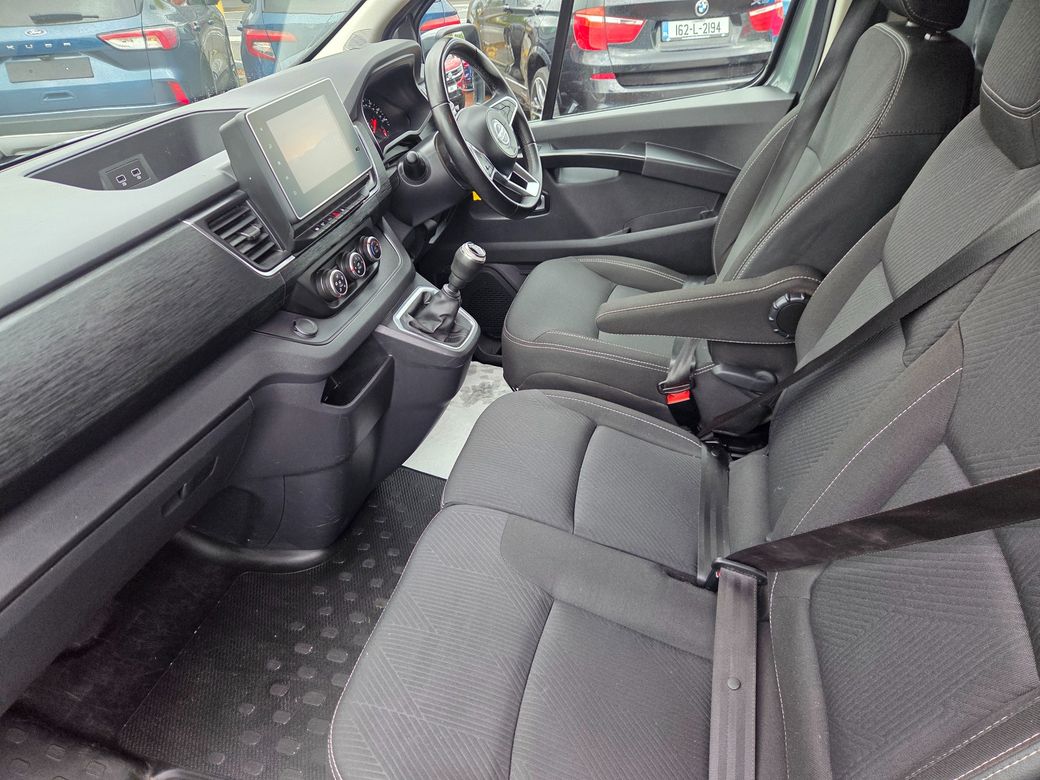 2023 Nissan Primastar