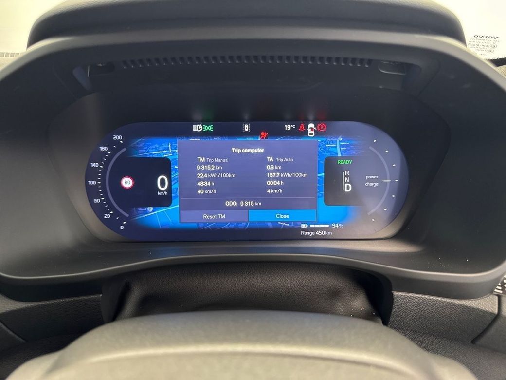 2025 Volvo EX40