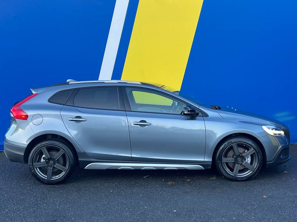 2018 Volvo V40