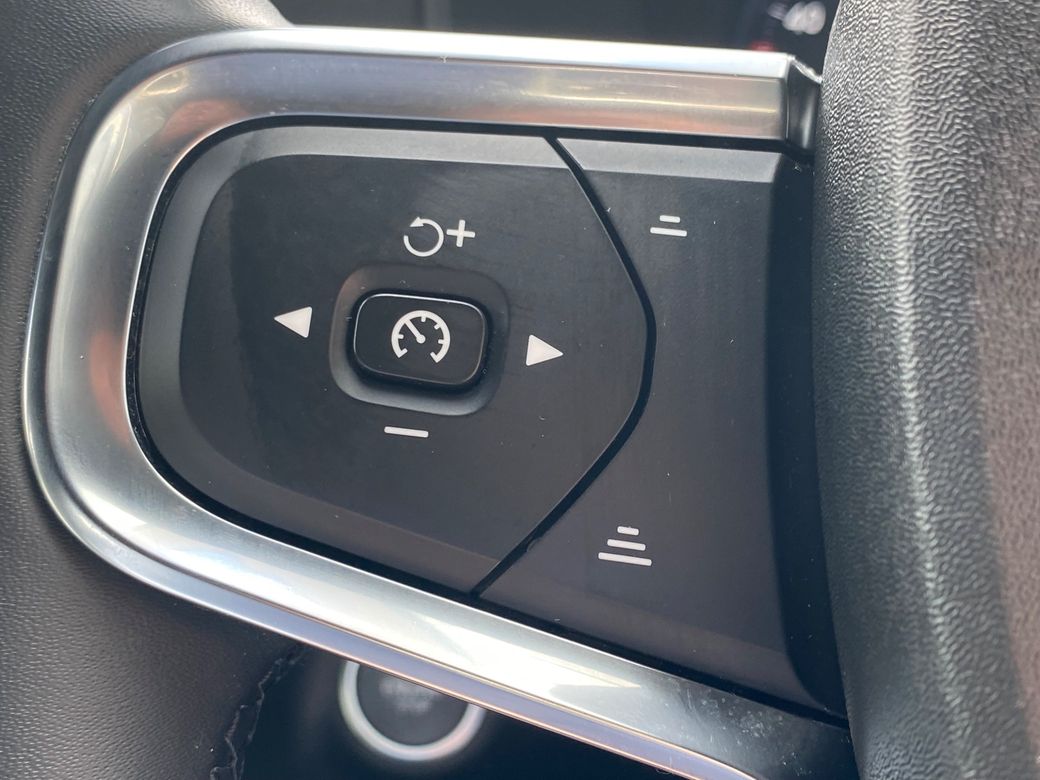 2023 Volvo XC40