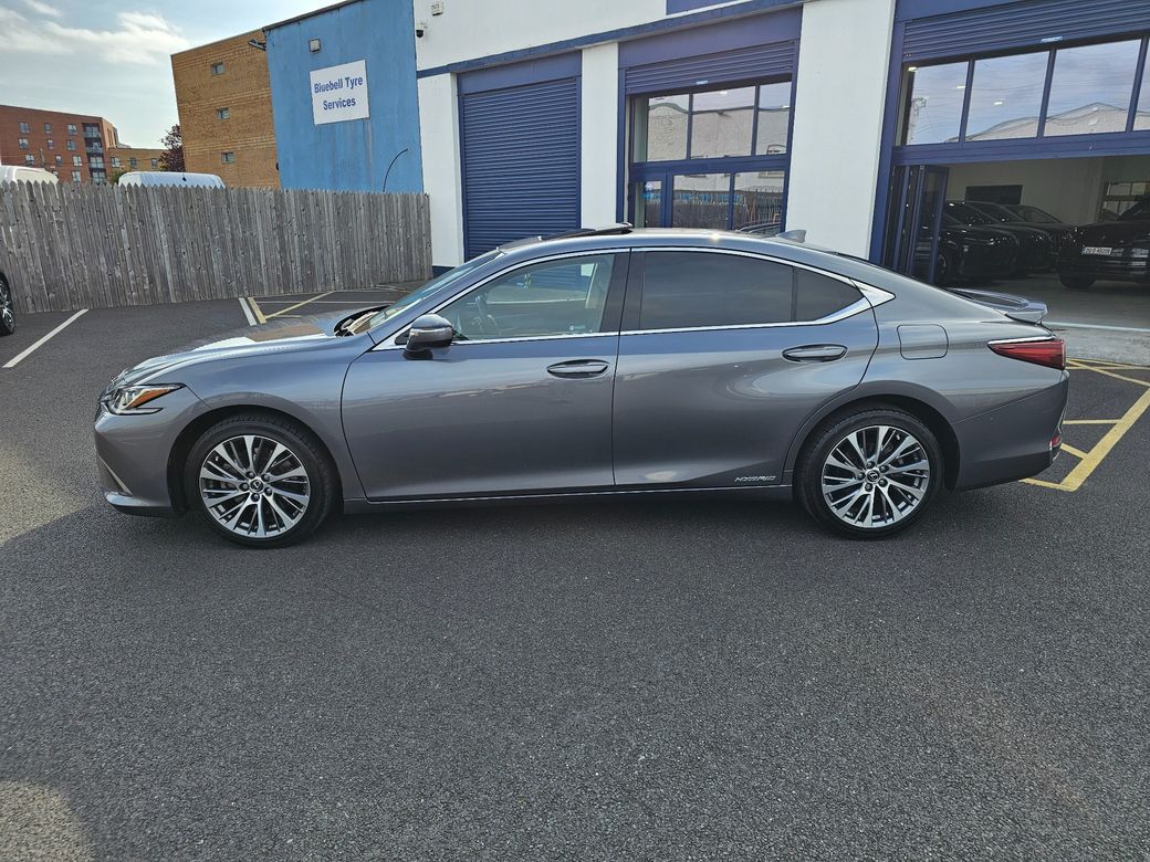2021 Lexus ES 300h