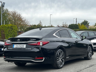 2022 Lexus ES 300h