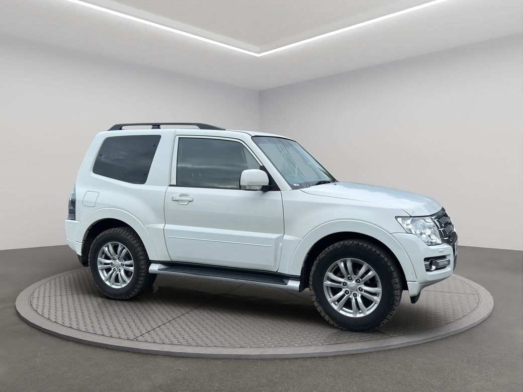 2016 Mitsubishi Shogun