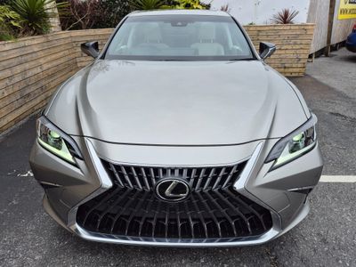 2023 Lexus ES 300h