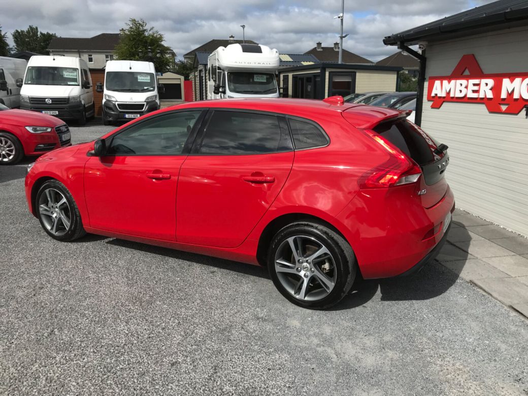 2018 Volvo V40
