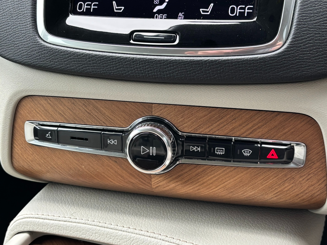 2022 Volvo XC90