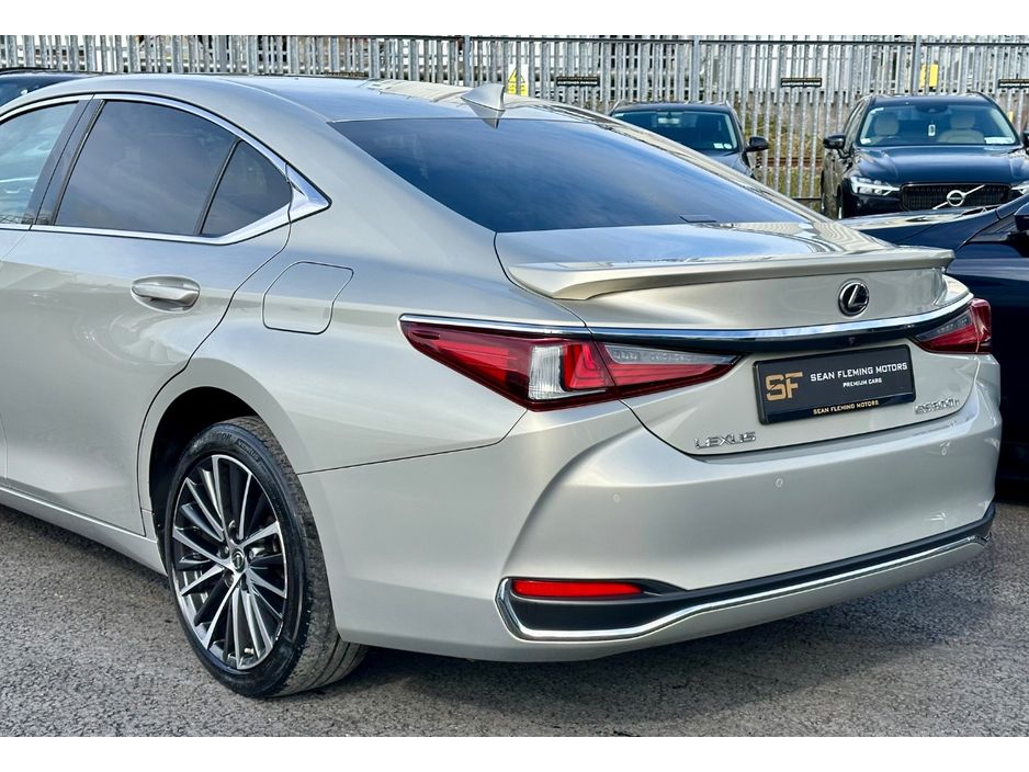 2023 Lexus ES 300h