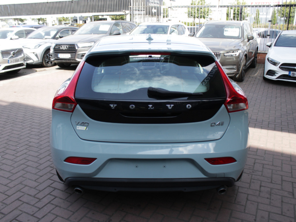 2017 Volvo V40