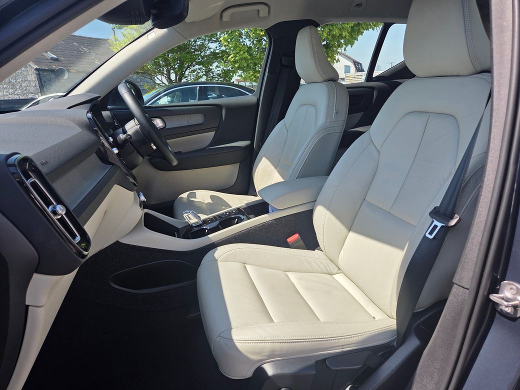 2022 Volvo XC40