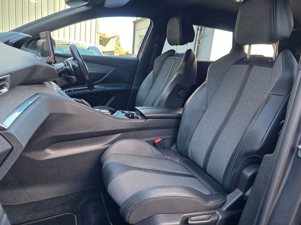 2023 Peugeot 5008