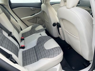 2019 Volvo V40