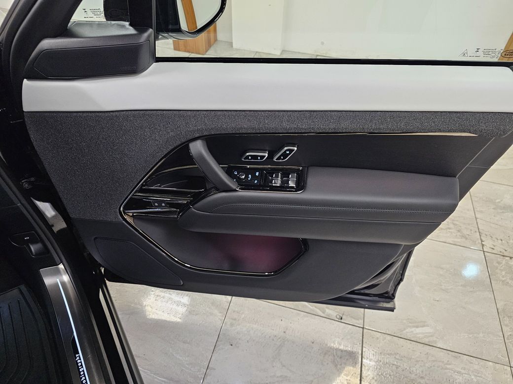 2025 Land Rover Range Rover Sport