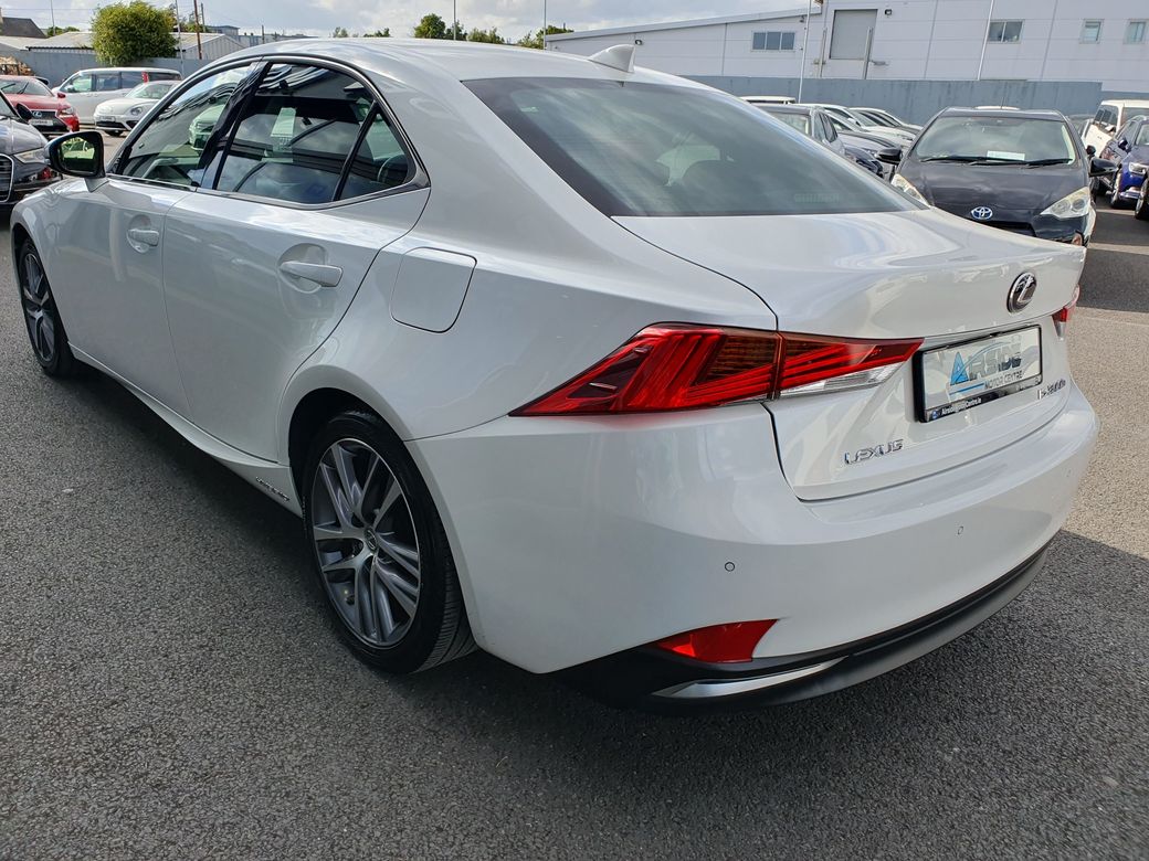 2018 Lexus IS 300h