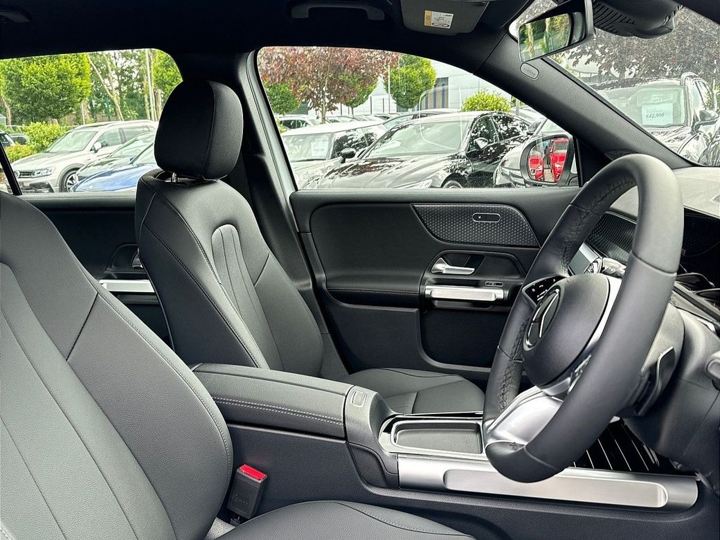 2025 Mercedes-Benz GLB Class