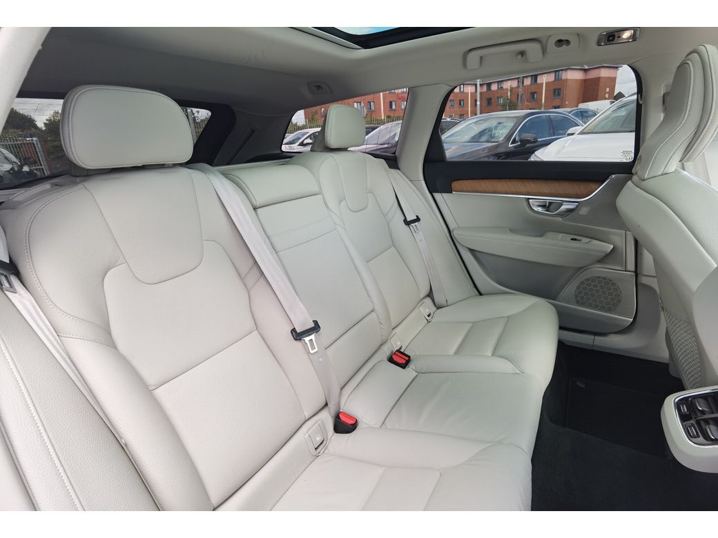 2021 Volvo V90