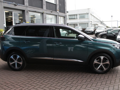 2021 Peugeot 5008