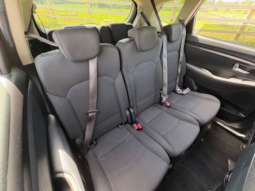 2016 Kia Carens