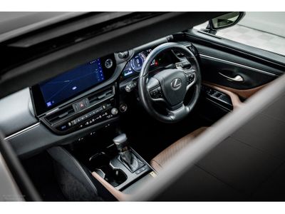 2023 Lexus ES 300h