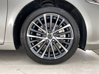 2025 Lexus ES 300h
