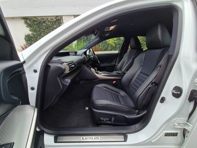 2017 Lexus IS 300h
