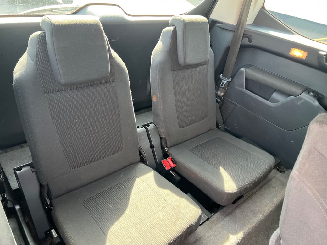 2012 Peugeot 5008