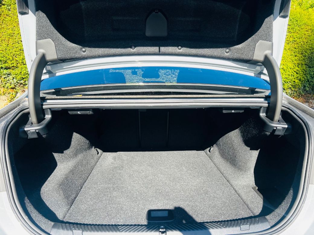 2023 BMW i5