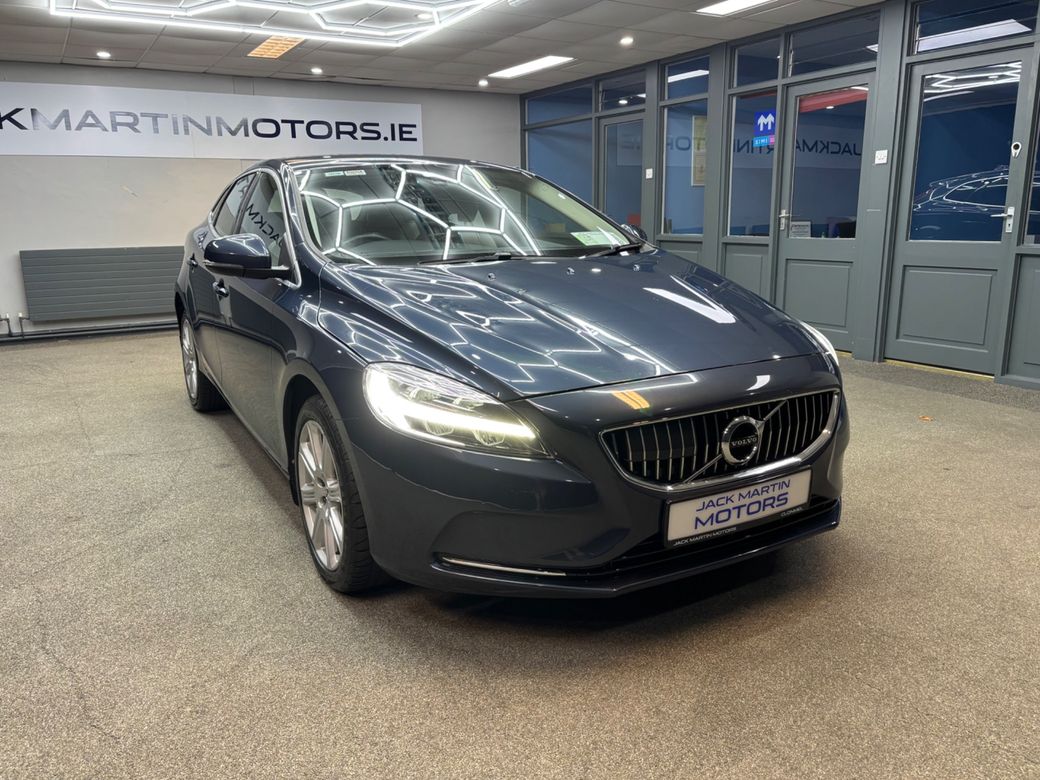 2017 Volvo V40