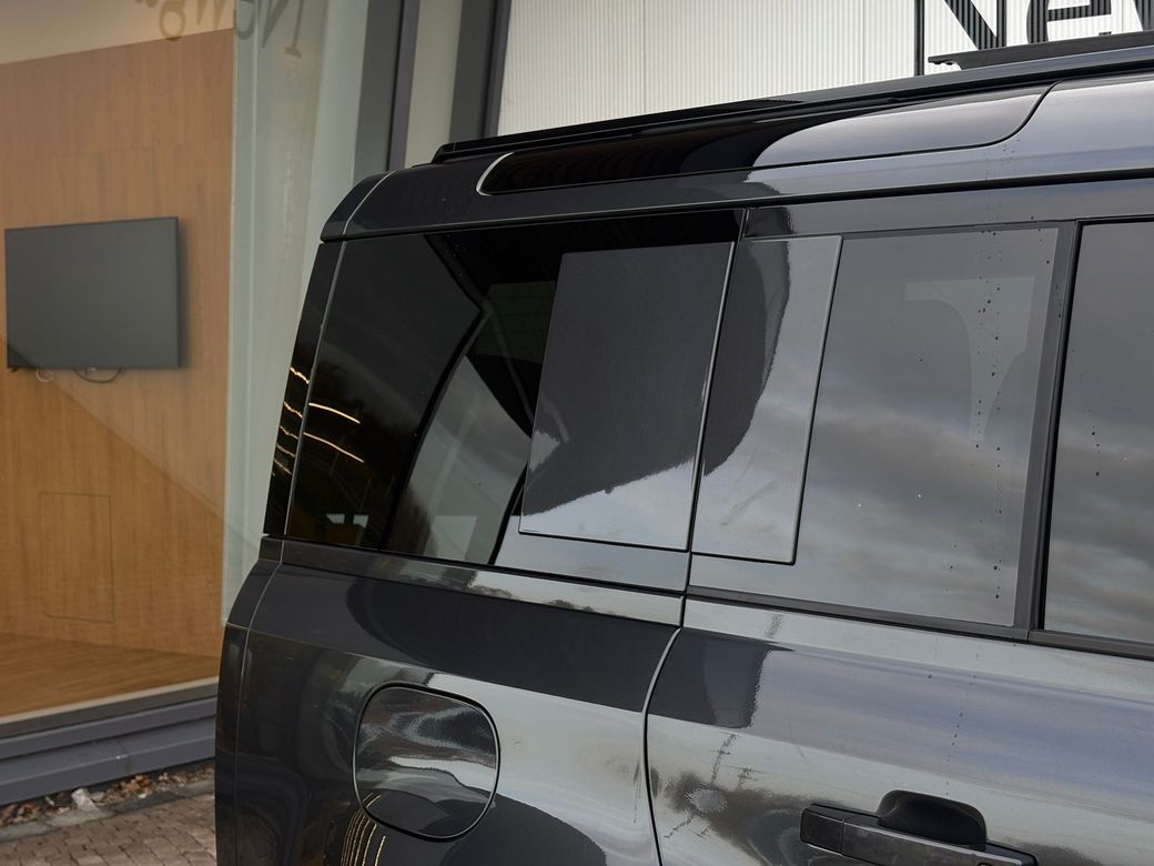 2025 Land Rover Defender 110