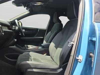 2023 Volvo XC40