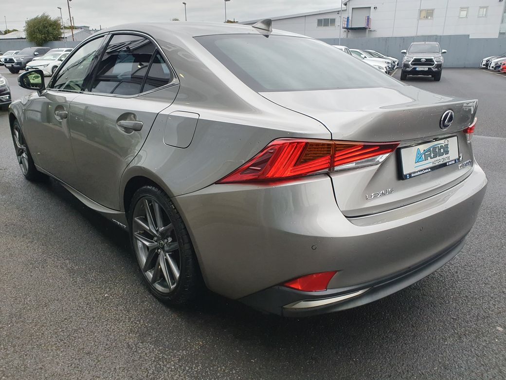 2017 Lexus IS 300h