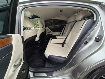 2023 Lexus ES 300h