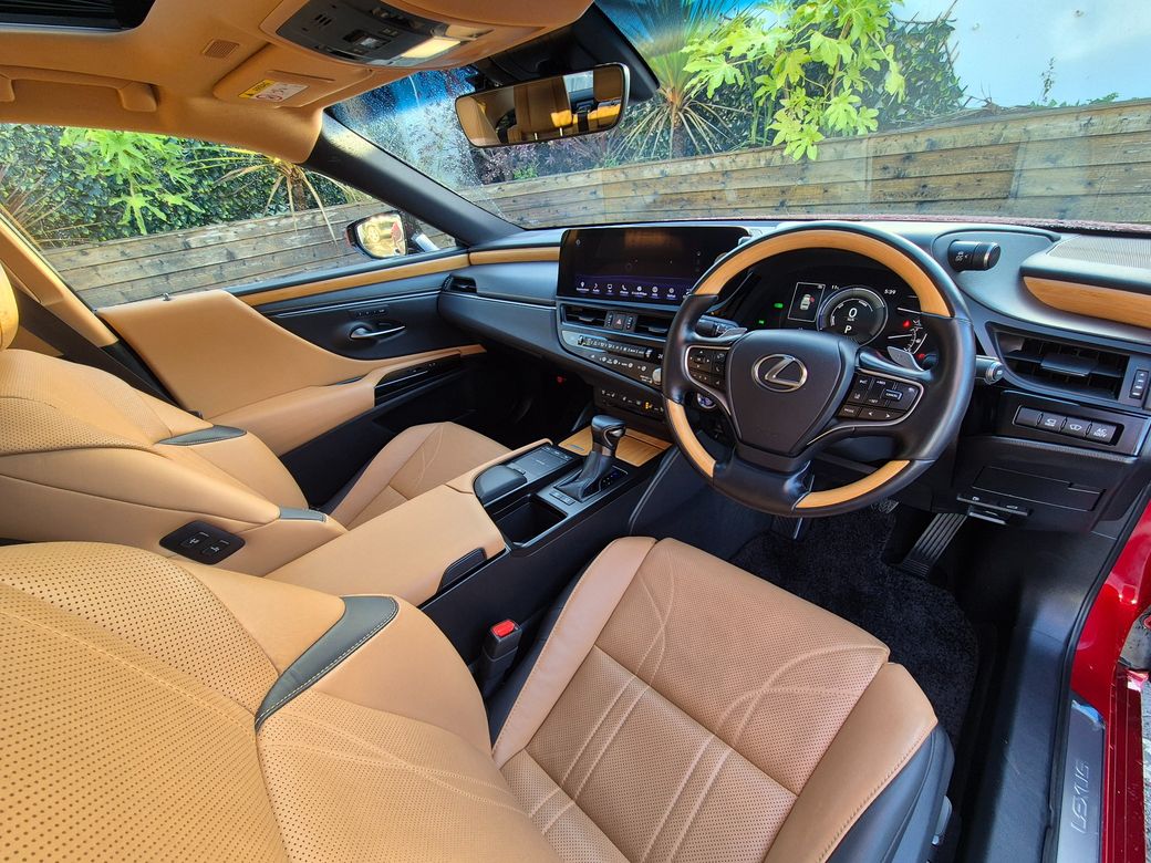 2022 Lexus ES 300h