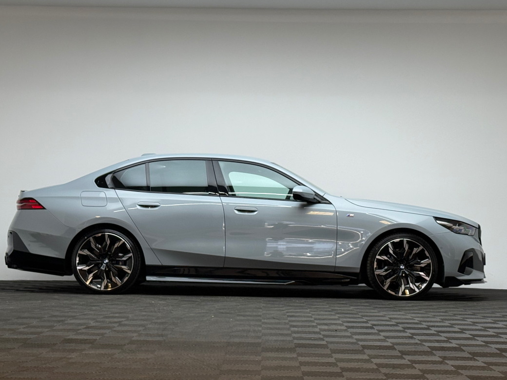 2024 BMW i5