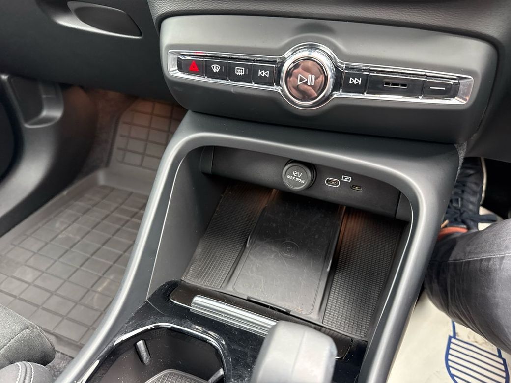 2023 Volvo XC40