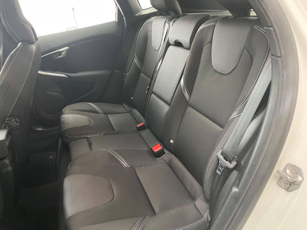 2017 Volvo V40
