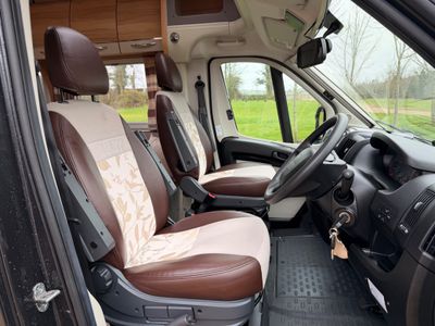 2016 BAILEY APPROACH  AUTOGRAPH 745 R.H.D LOW PROFILE 