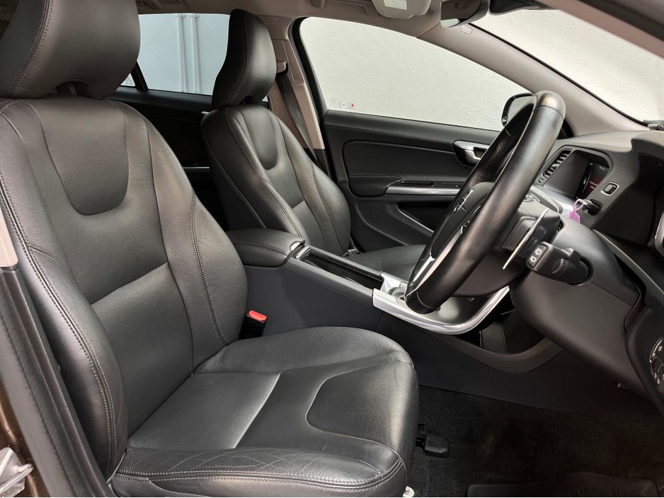 2016 Volvo V60 Cross Country