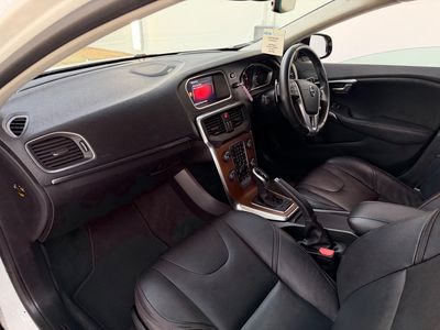 2017 Volvo V40