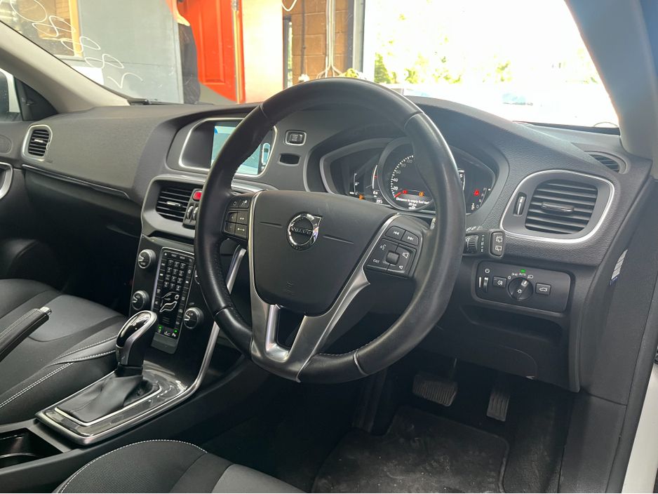 2017 Volvo V40