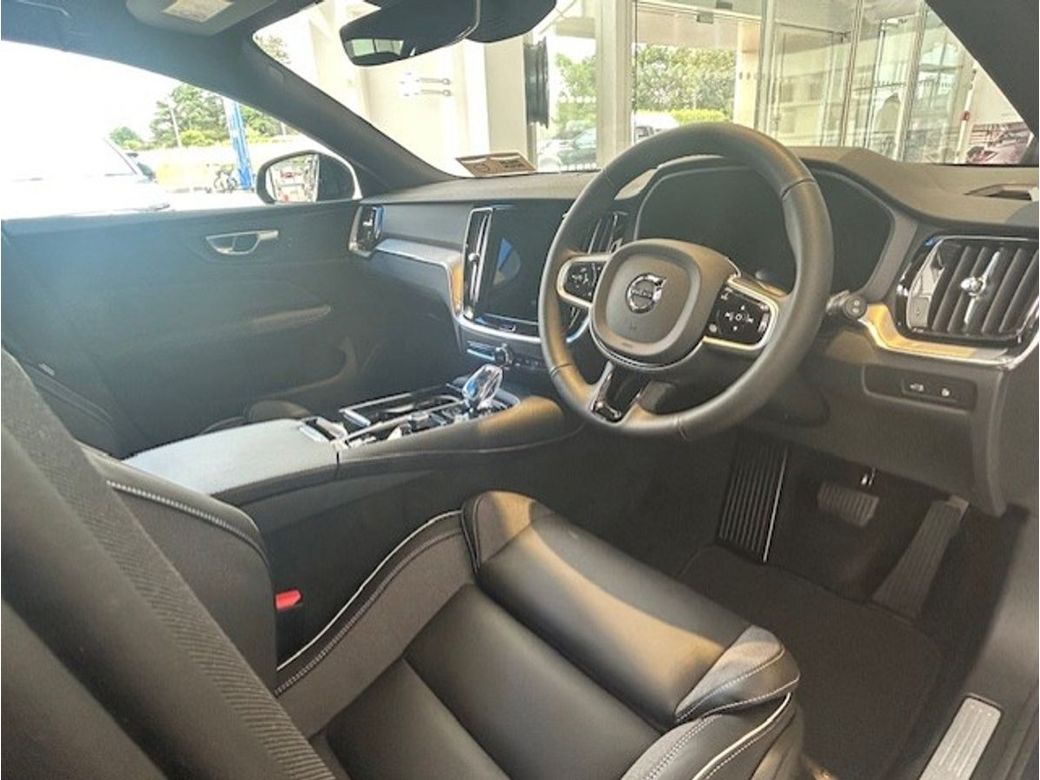 2025 Volvo V60