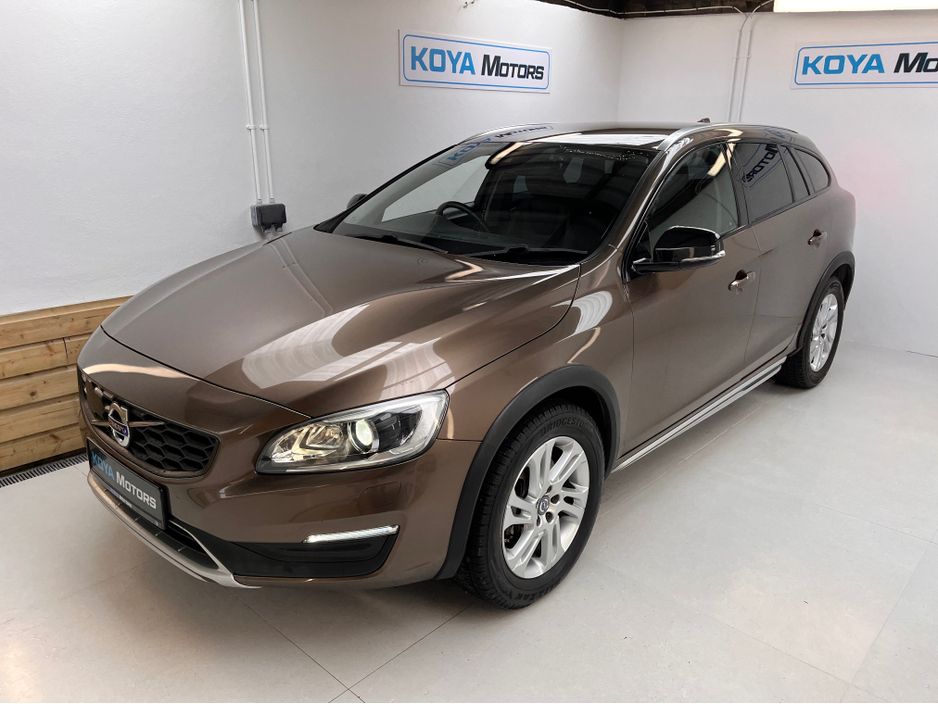 2016 Volvo V60 Cross Country