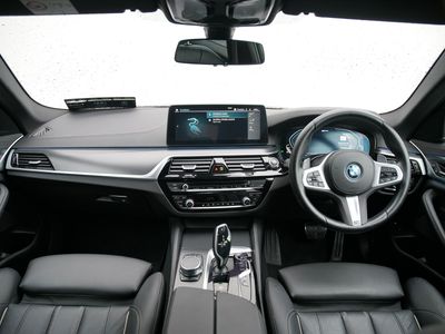 2022 BMW 530
