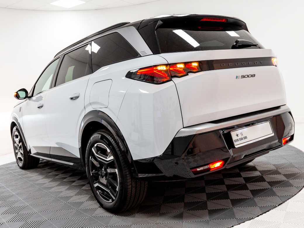 2025 Peugeot 5008