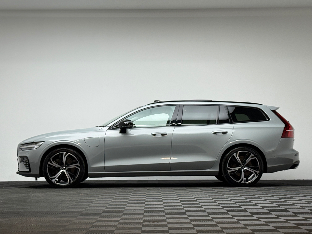 2025 Volvo V60