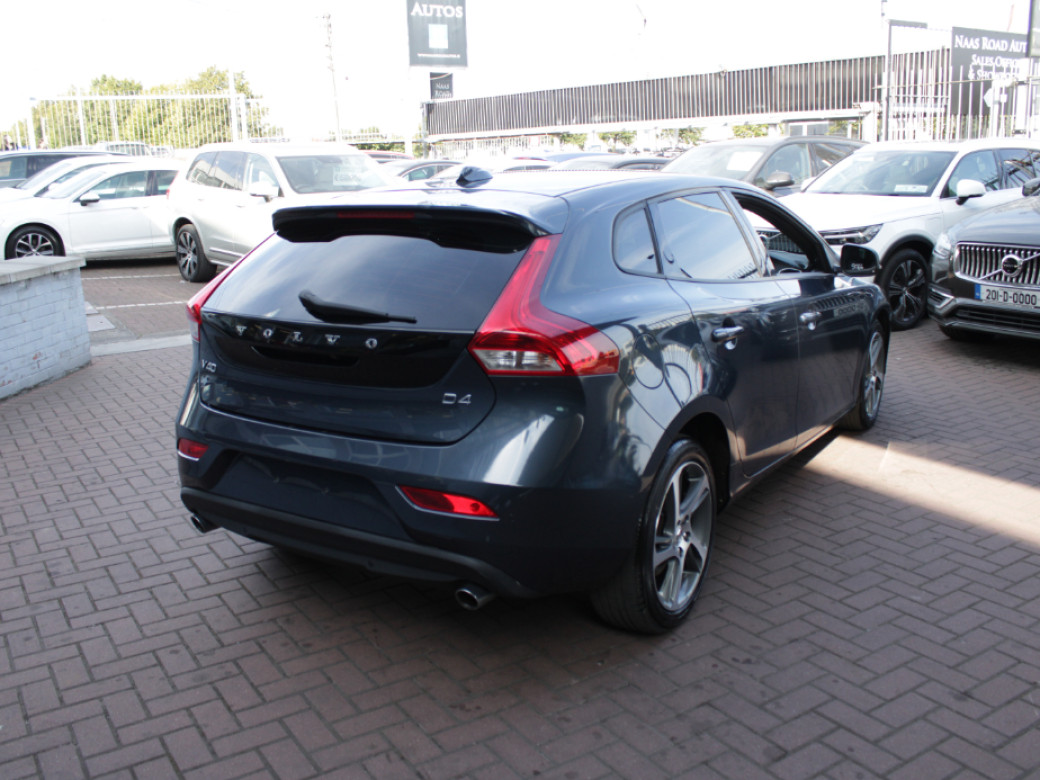 2019 Volvo V40