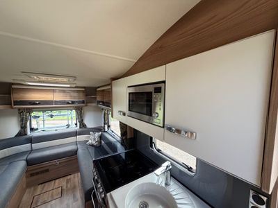 2016 BESSACARR 462 LOW PROFILE R.H.D 