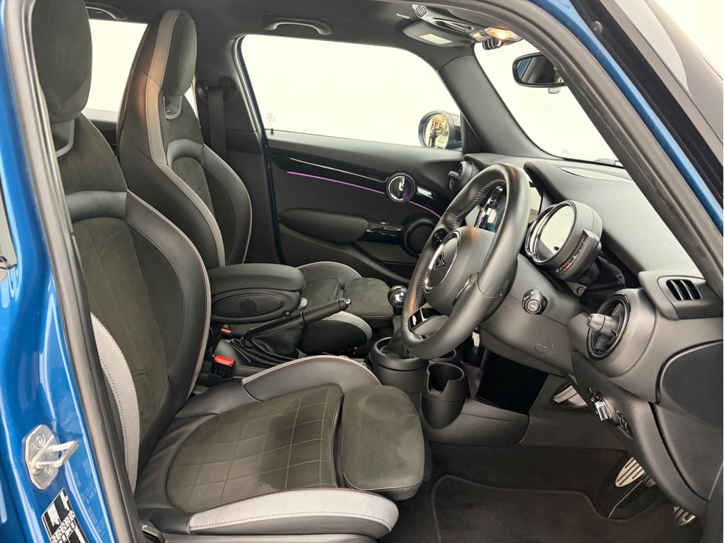2022 Mini Hatch